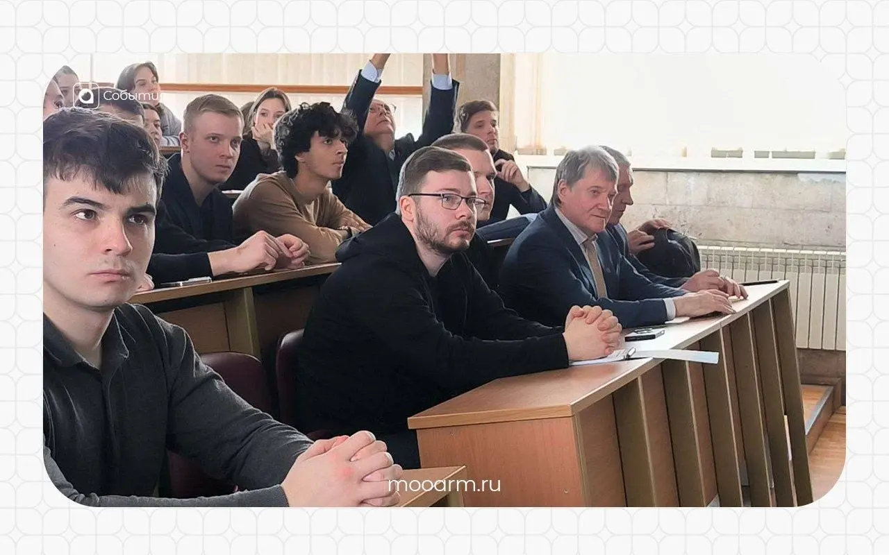 ⚡️В финансовом университете при Правительстве РФ состоялась встреча студентов с генерал-лейтенантом ФСБ России, советником Председателя НАК – Ильиным Евгением Петровичем и Рыжакиным Иваном Александров... | Сетка — социальная сеть от hh.ru