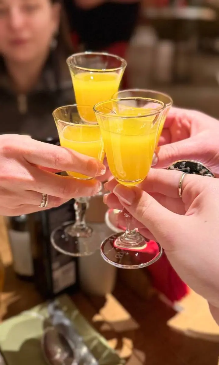 Покатались вчера на канатной дороге. Хорошо, что было не так видно высоту😂 сходили в ресторан покушать
В общем, классно время провели) | Сетка — социальная сеть от hh.ru