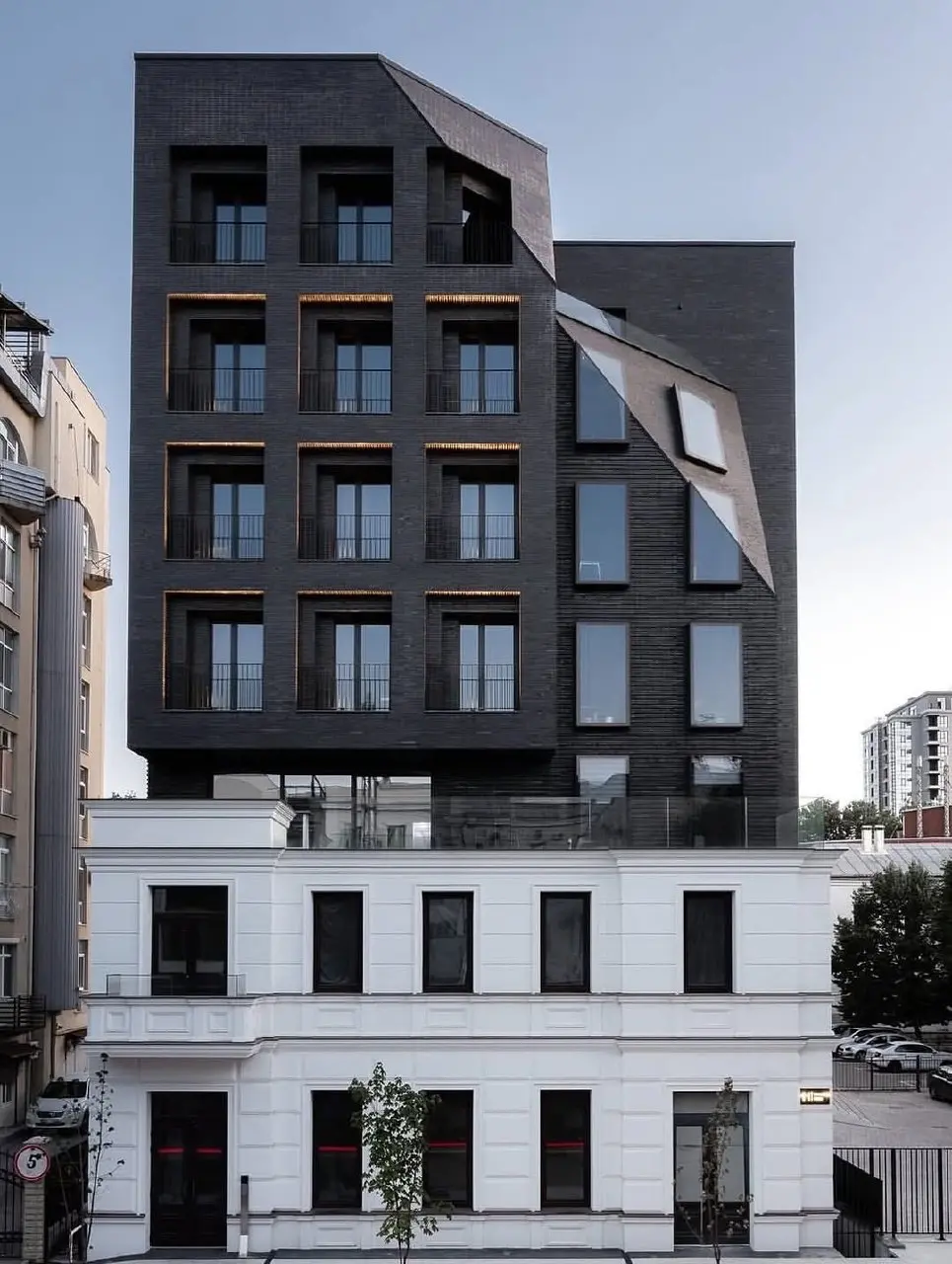 Современная надстройка в Кишиневе, Молдова
Арх: deos.architecture
#жилье | Сетка — социальная сеть от hh.ru