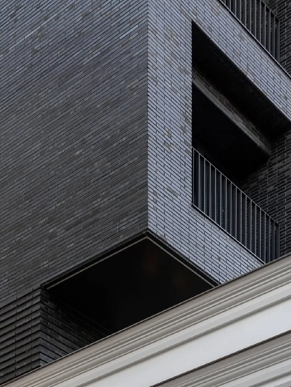 Современная надстройка в Кишиневе, Молдова
Арх: deos.architecture
#жилье | Сетка — социальная сеть от hh.ru