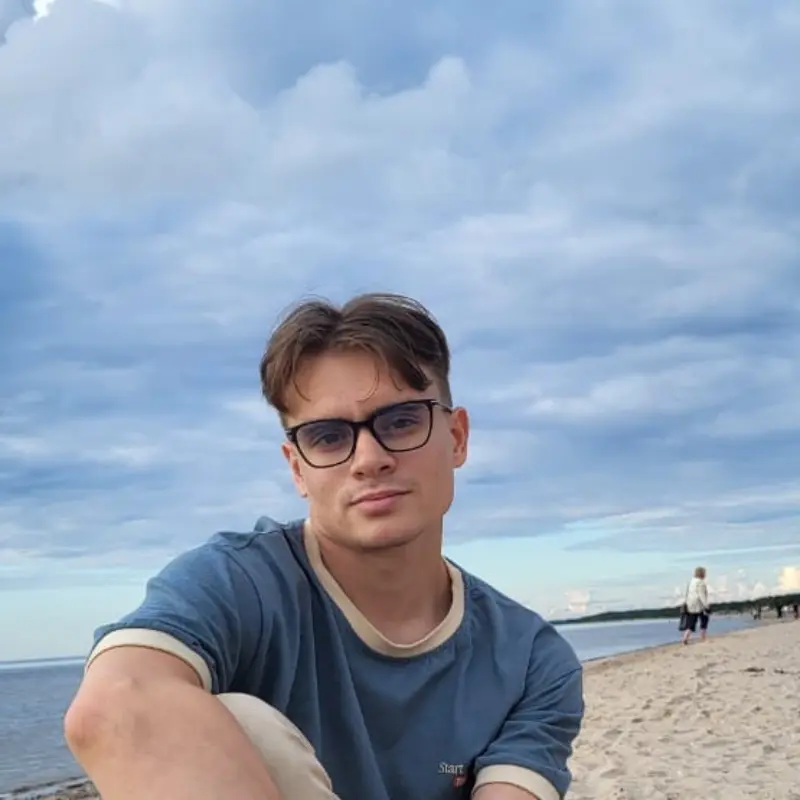 Илья Николаев