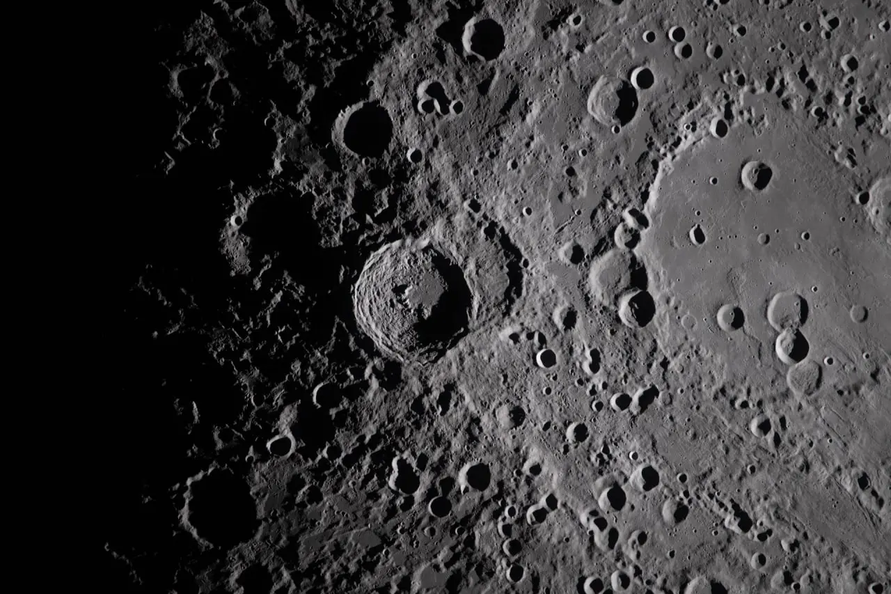 Конечно, невозможно остаться равнодушным к фотографиям из миссии 🌍🌑
Особенно к Earthset — моменту, когда Земля будто уходит за горизонт Луны | Сетка — социальная сеть от hh.ru