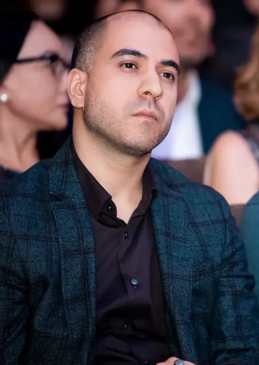 Ежкдневно, глубоко работая с ИИ, трерируя модели, создавая ИИ продукты, я ловлю себя на мысли об ИИ:
Что будет, когда искусственного интеллекта станет так много, что человек перестанет иметь экономиче... | Сетка — социальная сеть от hh.ru