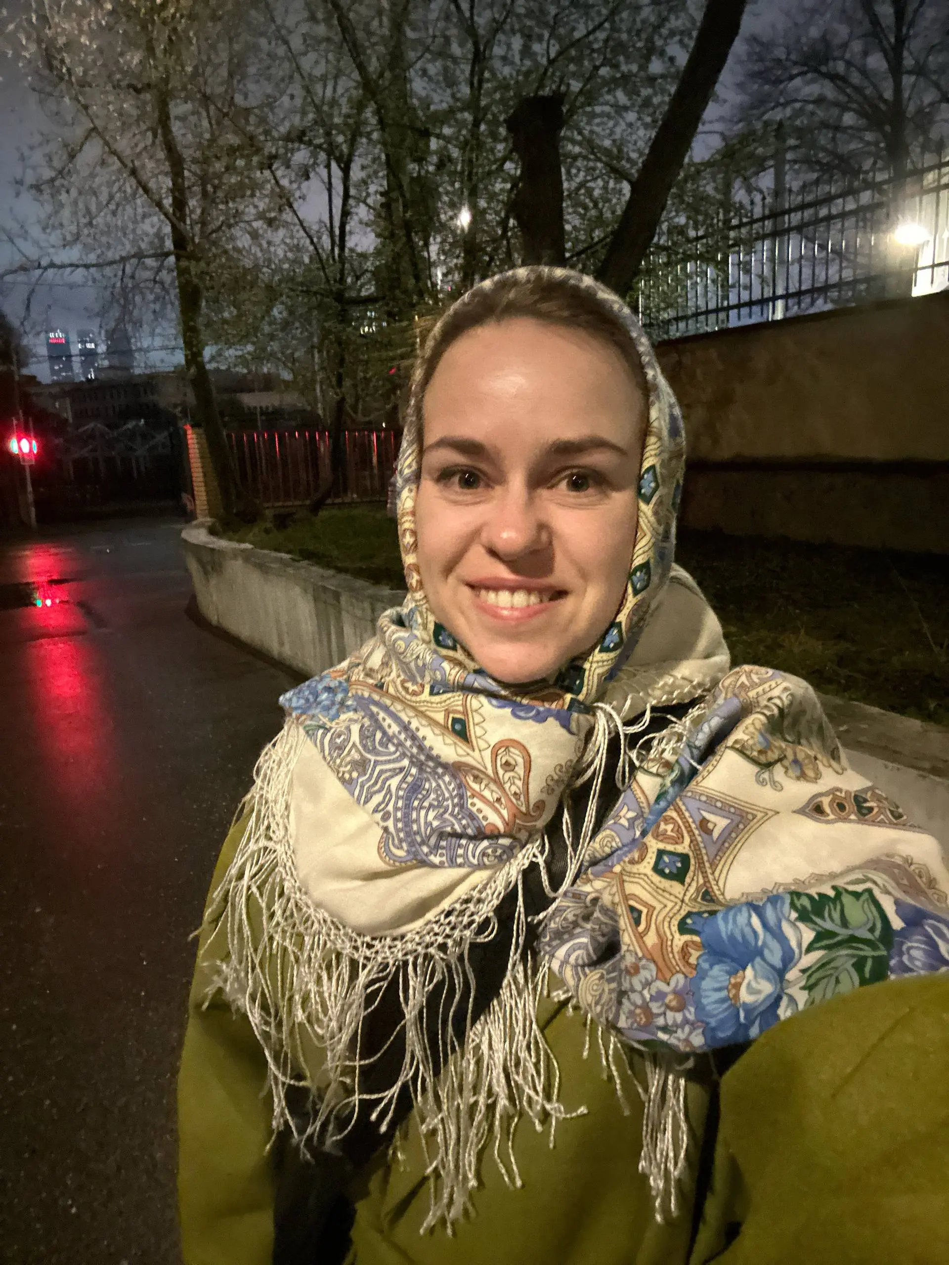 Благодаря сообщению в тредс я побывала впервые на ночной пасхальной службе в Антипе, и это было невероятно😍 | Сетка — социальная сеть от hh.ru