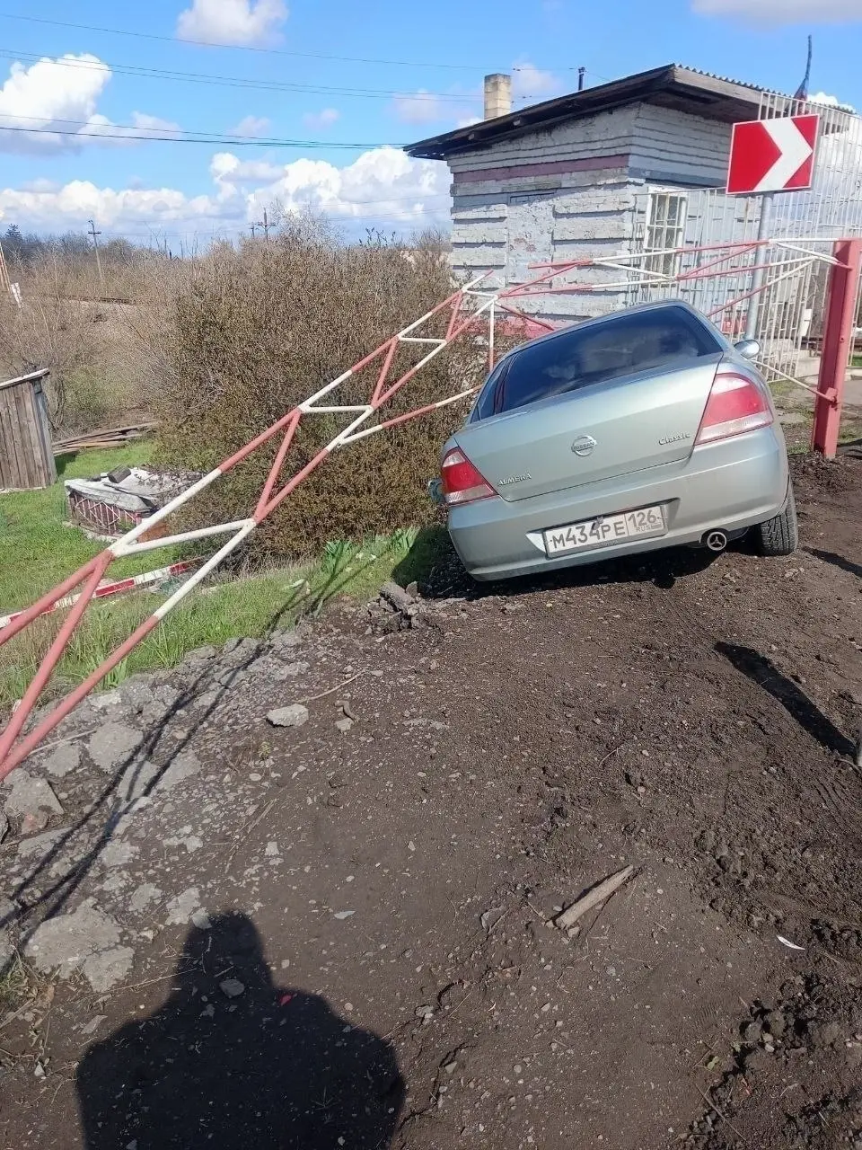 ДТП сегодня утром на переезде в районе пожарки в Снежном | Сетка — социальная сеть от hh.ru