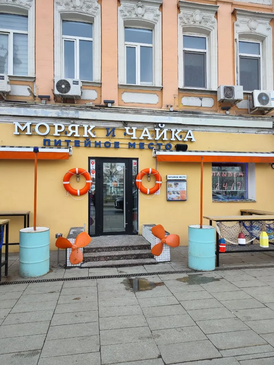 Маркетологи и предприниматели Москвы, моё почтение 🎩
Давно не видел настолько креативных названий магазинов | Сетка — социальная сеть от hh.ru