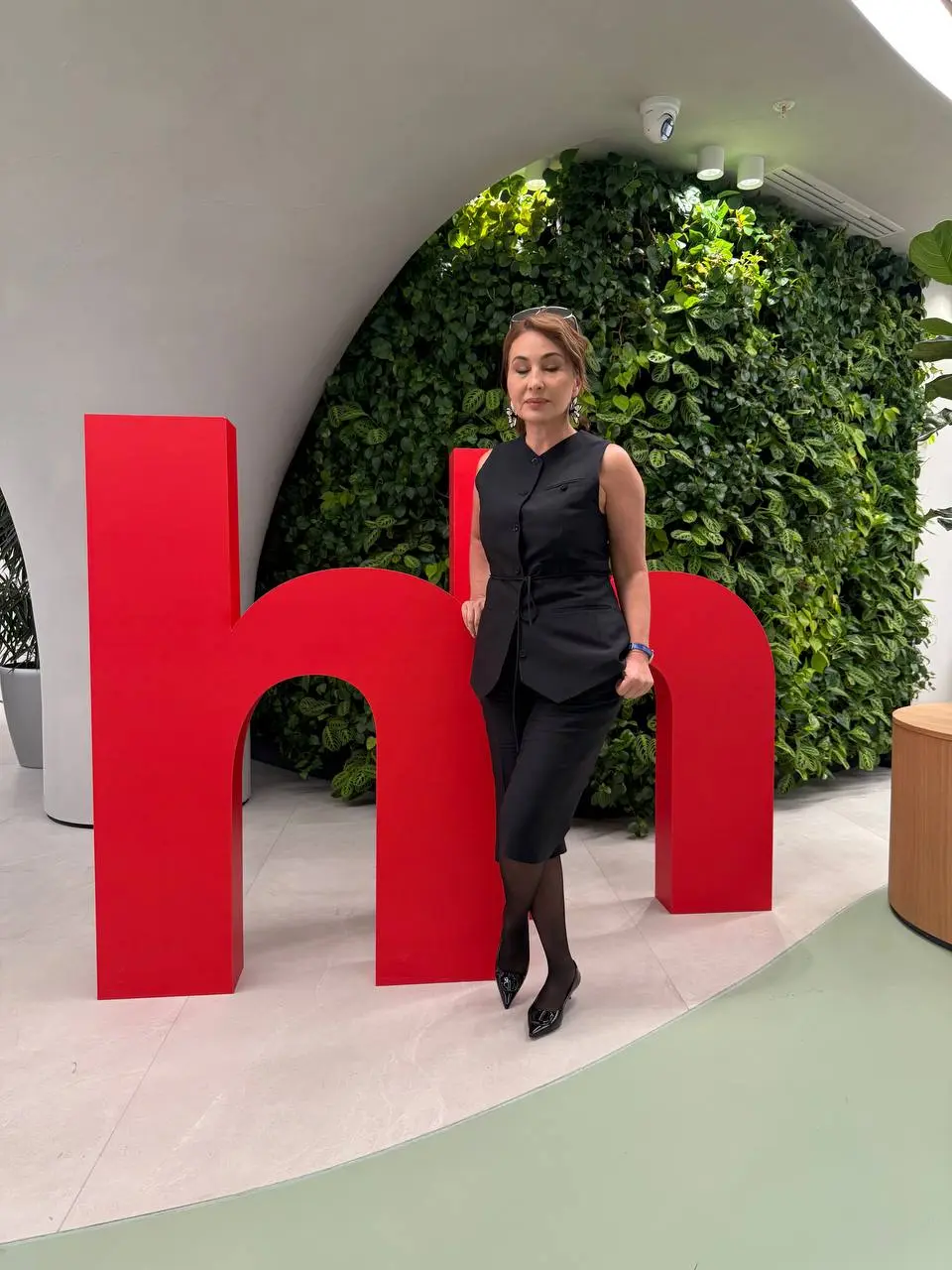 Открытие на заседании жюри HR Brand года - после рабочей сессии записывают мое интервью, разумный мальчик задаёт умные вопросы, как то умно реагирует, думаю, что-то не то, не из HR индустрии, подозрит... | Сетка — социальная сеть от hh.ru