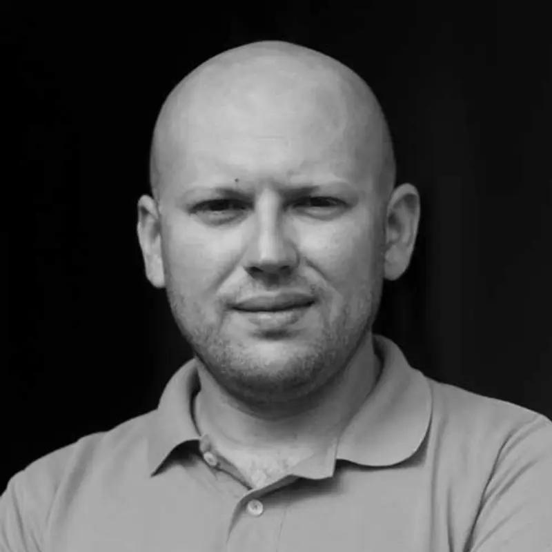 Максим Попов