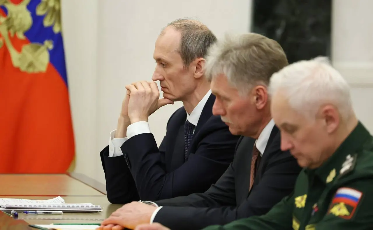 Главное с совещания у Президента по развитию ИИ: курс на масштабное внедрение и суверенитет
Президент провёл в Кремле совещание по вопросам развития технологий искусственного интеллекта | Сетка — социальная сеть от hh.ru