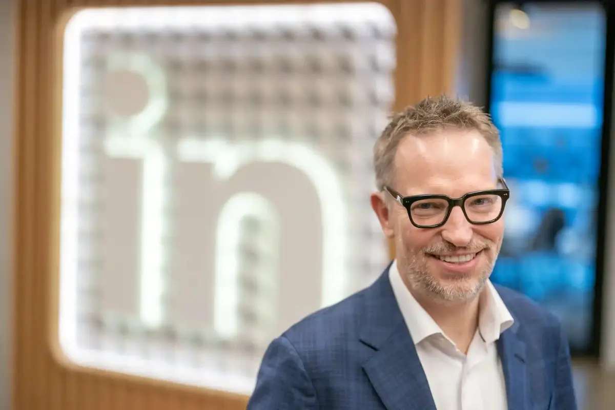 Исследование нового рынка труда, управляемого искусственным интеллектом:
LinkedIn тестирует новый рынок труда, основанный на искусственном интеллекте, который может позволить работникам зарабатывать д... | Сетка — социальная сеть от hh.ru