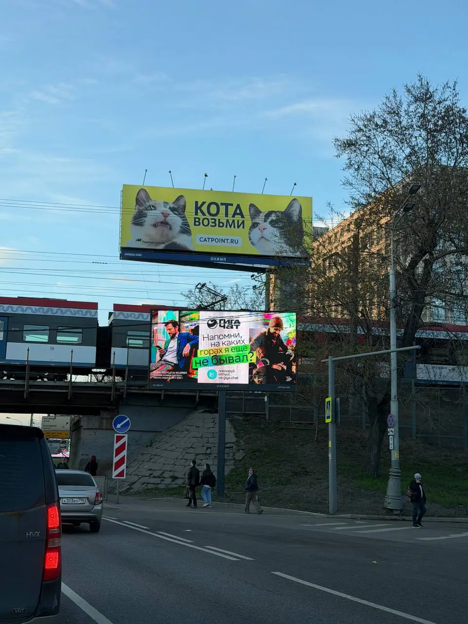 Наружка стоит дорого. И у неё есть простой тест.
Лист А4 — в метре от человека: 2 секунды — чтобы «расшифровать» | Сетка — социальная сеть от hh.ru