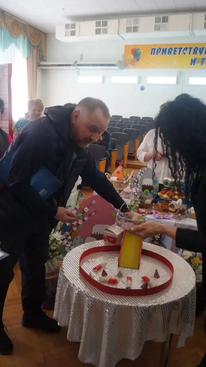 Вчера наша команда посетила Кропоткинский детский дом-интернат. Мы передали помощь, которую удалось собрать благодаря вашему участию, и присоединились к праздничному мероприятию, посвящённому Пасхе | Сетка — социальная сеть от hh.ru