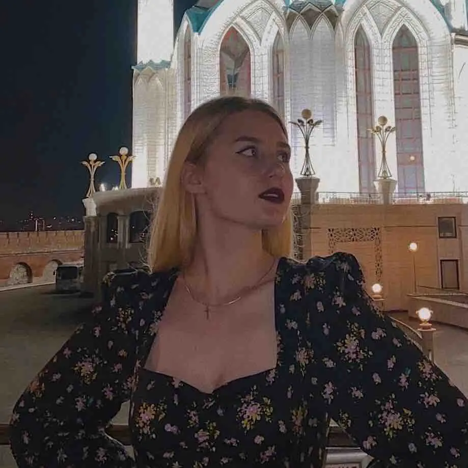 Лиза Воронкова