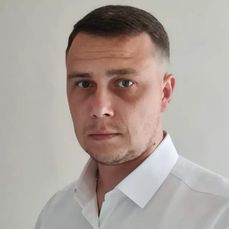 Владислав Леонов
