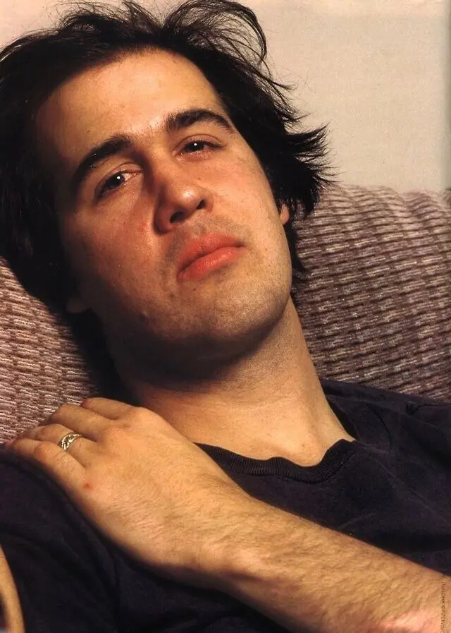 16 мая 1965 года родился Крист Новоселич — бас-гитарист Nirvana и близкий друг Курта Кобейна | Сетка — социальная сеть от hh.ru