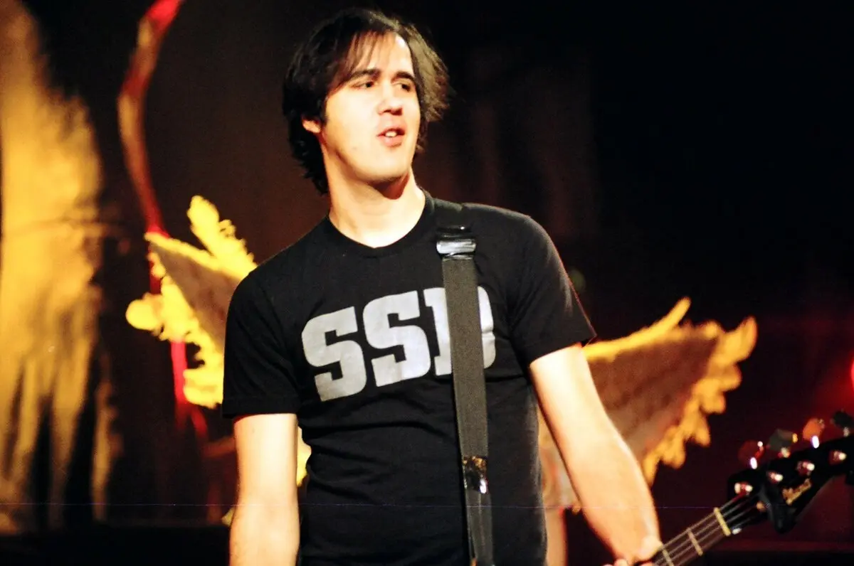 16 мая 1965 года родился Крист Новоселич — бас-гитарист Nirvana и близкий друг Курта Кобейна | Сетка — социальная сеть от hh.ru