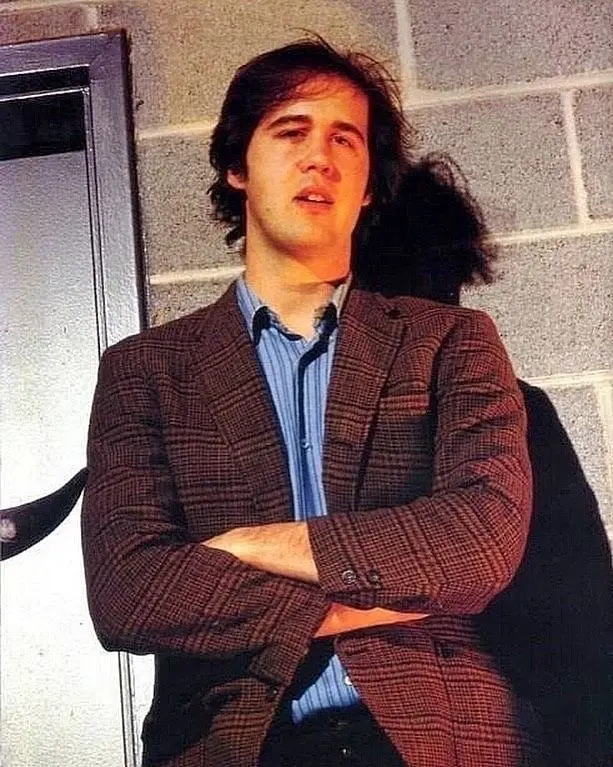 16 мая 1965 года родился Крист Новоселич — бас-гитарист Nirvana и близкий друг Курта Кобейна | Сетка — социальная сеть от hh.ru