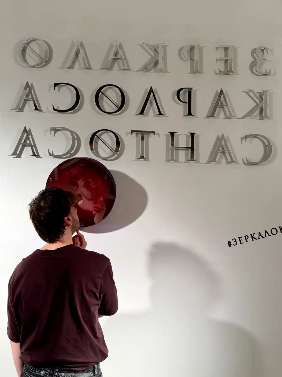 Тот, кого ты всегда ждешь, - это ты
Я никогда не любил фразу «вторая половинка», это выглядело как надкусанное яблоко.. такое быстрее обветрится. | Сетка — социальная сеть от hh.ru