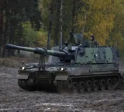 ⚡️Финляндия выставит на границе с Россией больше сотни гаубиц
Министерство обороны Финляндии закупает 112 дополнительных самоходных гаубиц K9 Thunder калибра 155 мм. | Сетка — социальная сеть от hh.ru