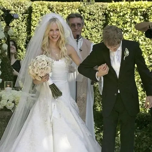 Свадьба Аврил Лавин и Дерика Уибли 2013 году
#AvrilLavigneWhibley #MrAndMrsWhibley #AvrilWedsDeryck #DeryckAndAvril
#Sk8erBoiGotTheGirl #ComplicatedWedding #MyHappyEndingStarted #GirlfriendYes #AvrilT... | Сетка — социальная сеть от hh.ru