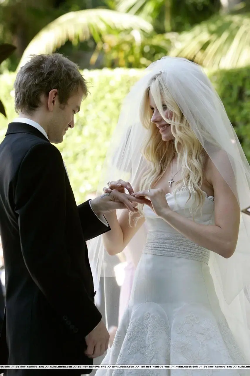 Свадьба Аврил Лавин и Дерика Уибли 2013 году
#AvrilLavigneWhibley #MrAndMrsWhibley #AvrilWedsDeryck #DeryckAndAvril
#Sk8erBoiGotTheGirl #ComplicatedWedding #MyHappyEndingStarted #GirlfriendYes #AvrilT... | Сетка — социальная сеть от hh.ru