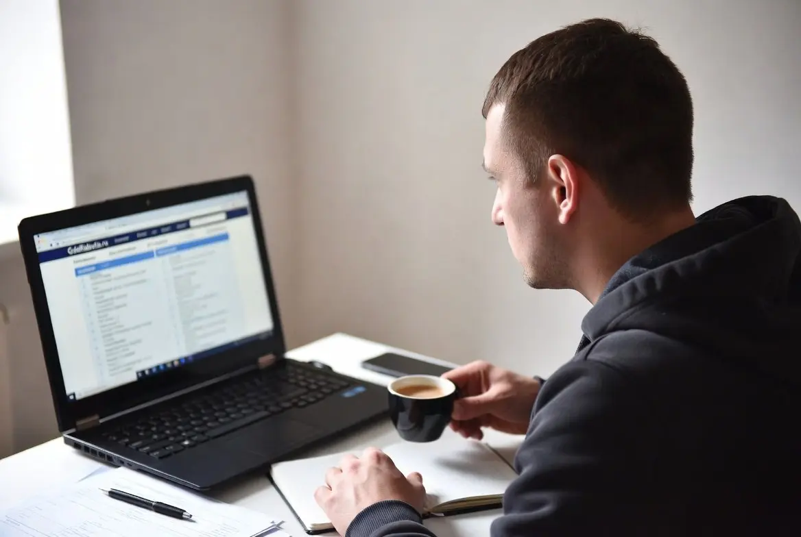 🚀 Топ-5 сфер с наибольшим спросом на сотрудников:
🔗 Нефтегазовая отрасль — маркшейдеры и бурильщики
🔗 Пищевая промышленность — обработчики рыбы и маркировщики
🔗 Управление транспортной инфраструктурой... | Сетка — социальная сеть от hh.ru