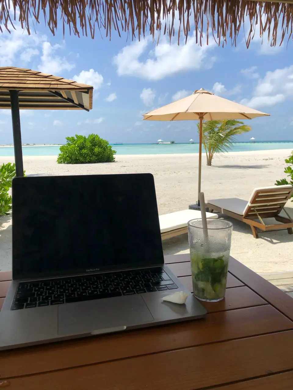 🚀 Предпринимательство vs Работа в найме: Где ваш путь к успеху?
В День предпринимателя делюсь своим опытом — вдруг вы тоже мечтаете о бизнесе, но боитесь рисковать? Или, может, устали от нестабильност... | Сетка — социальная сеть от hh.ru