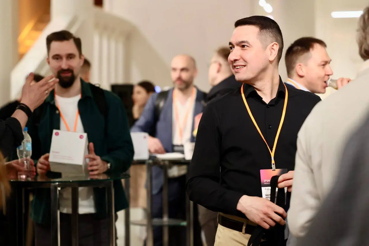 Product Focus Club 2026 – подходит к завершению 🔥
Спасибо всем, кто был с нами – за энергию, вопросы и живые обсуждения! А мы не расходимся 😏
Впереди вечерний фуршет, нетворкинг, after-party и розыгры... | Сетка — социальная сеть от hh.ru