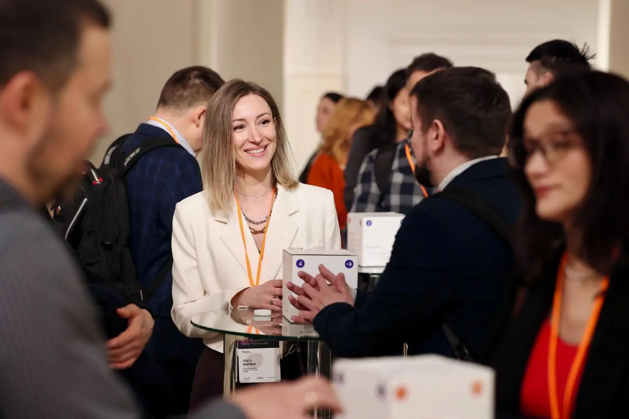 Product Focus Club 2026 – подходит к завершению 🔥
Спасибо всем, кто был с нами – за энергию, вопросы и живые обсуждения! А мы не расходимся 😏
Впереди вечерний фуршет, нетворкинг, after-party и розыгры... | Сетка — социальная сеть от hh.ru