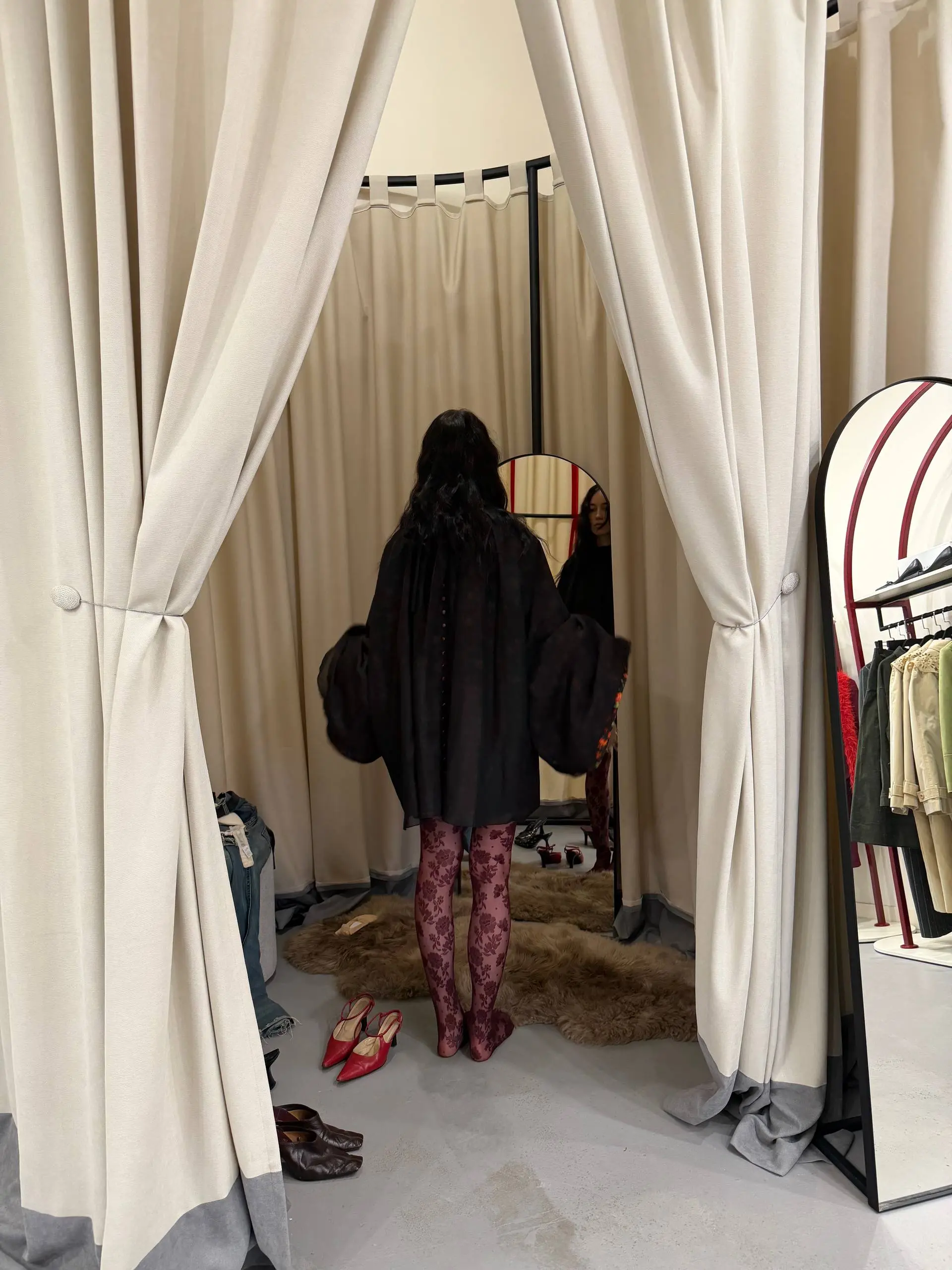 я в Иваново езжу, люблю, практикую
провела примерку в @theatroomstore💔
Ну и Сонечка моя 👹 | Сетка — социальная сеть от hh.ru