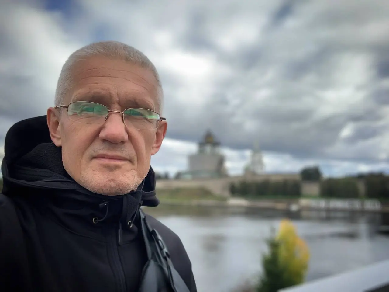 Желаю здравствовать!
Я Игорь-Николай Трушель. Я психолог-сталкер.
Предпочитаю слову терапия слово сопровождение. Терапия означает помощь, в одном из переводов | Сетка — социальная сеть от hh.ru
