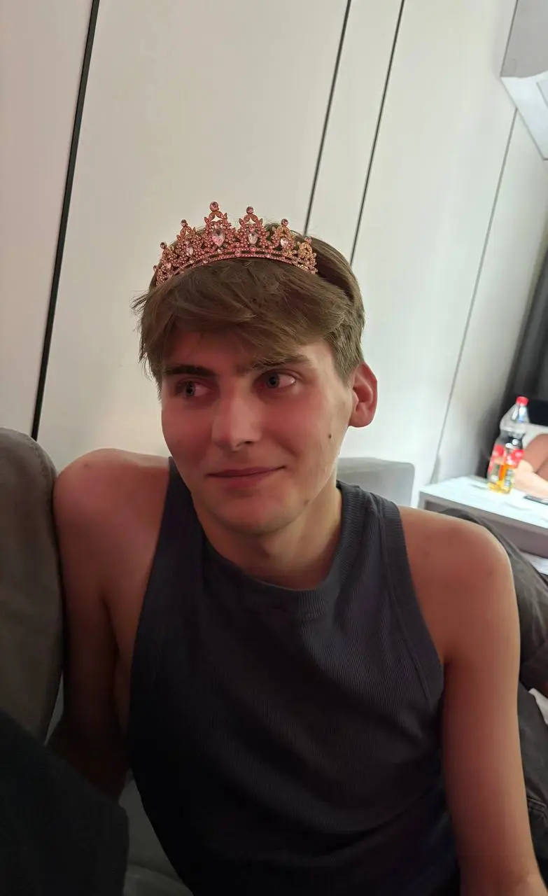 Поправляйте мою корону 🫶🏻 👑💋 | Сетка — социальная сеть от hh.ru