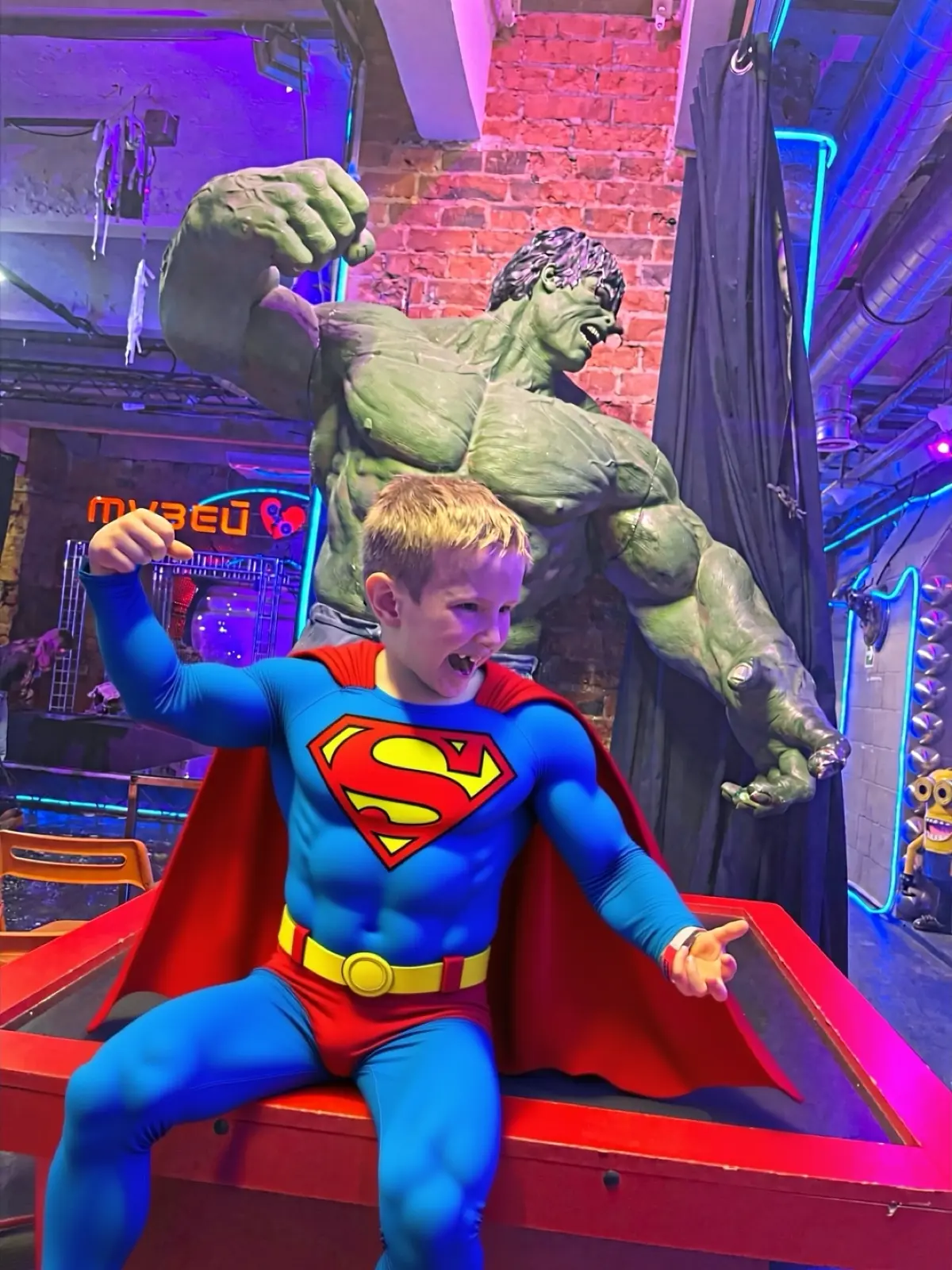 «Предприниматель, твоя вторая рука -  это разрушение. Научись ей пользоваться»
Ты создал продукт. Ты построил команду. Ты внедрил идею, которая меняет рынок.
Ты - созидатель. И это кайф | Сетка — социальная сеть от hh.ru