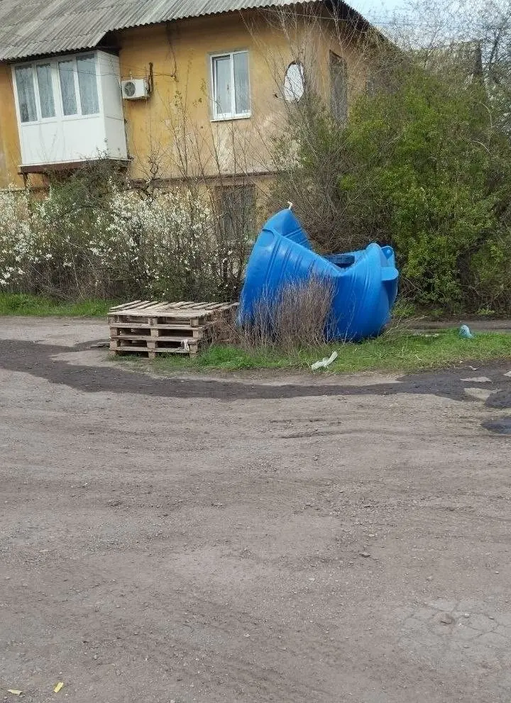 На 47 квартале,в Макеевке ,возле дежурки, упала бочка с водой | Сетка — социальная сеть от hh.ru
