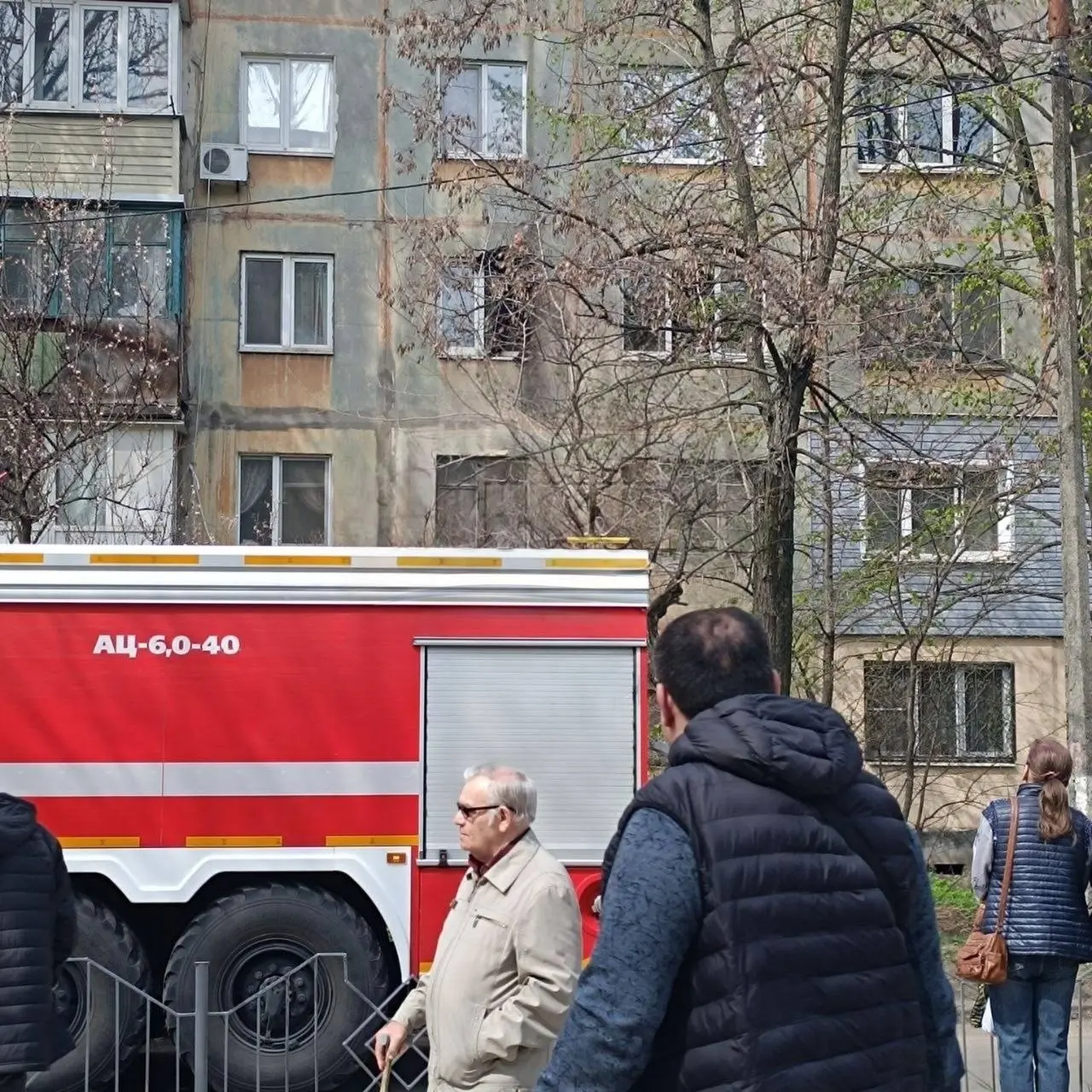 на Даках в Макеевке мужчина хочет совершить самоубийство | Сетка — социальная сеть от hh.ru