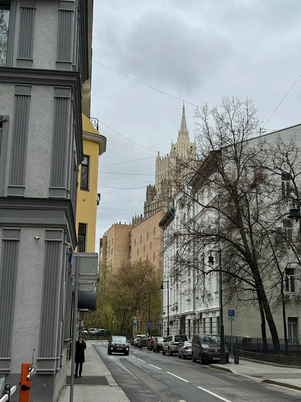 выходные проходят за дипломом
месяц до финальной загрузки работы: вторая часть с детализацией теоретических подходов идет туговато… благо погода в Москве не очень, поэтому нет соблазна выходить на ули... | Сетка — социальная сеть от hh.ru