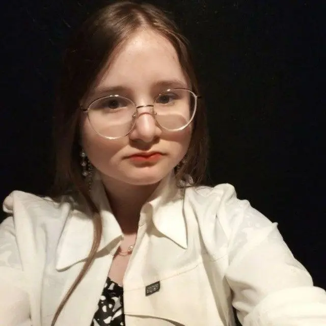 Лиза Белухина