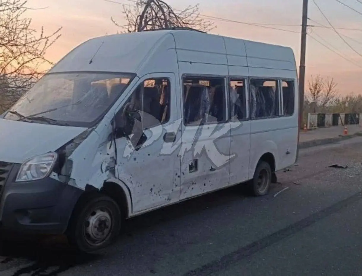 Последствия сброса взрывоопасного предмета с БПЛА на маршрутку в Горловке | Сетка — социальная сеть от hh.ru