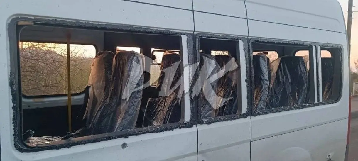 Последствия сброса взрывоопасного предмета с БПЛА на маршрутку в Горловке | Сетка — социальная сеть от hh.ru