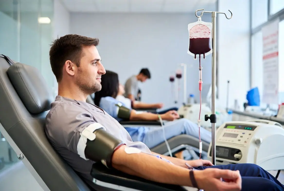 20 апреля отмечают Национальный день донора России.
Мы говорим спасибо тем, кто добровольно сдает кровь, чтобы спасать чужие жизни | Сетка — социальная сеть от hh.ru