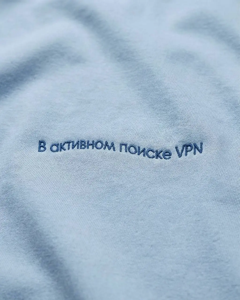 «Телега не работает, я тоже не хочу»
Российский дизайнер выпустили коллекцию футболок, которые точно попадут в сердечко каждому отечественному digital-гуру — в принтах отражены все знакомые до боли ра... | Сетка — социальная сеть от hh.ru
