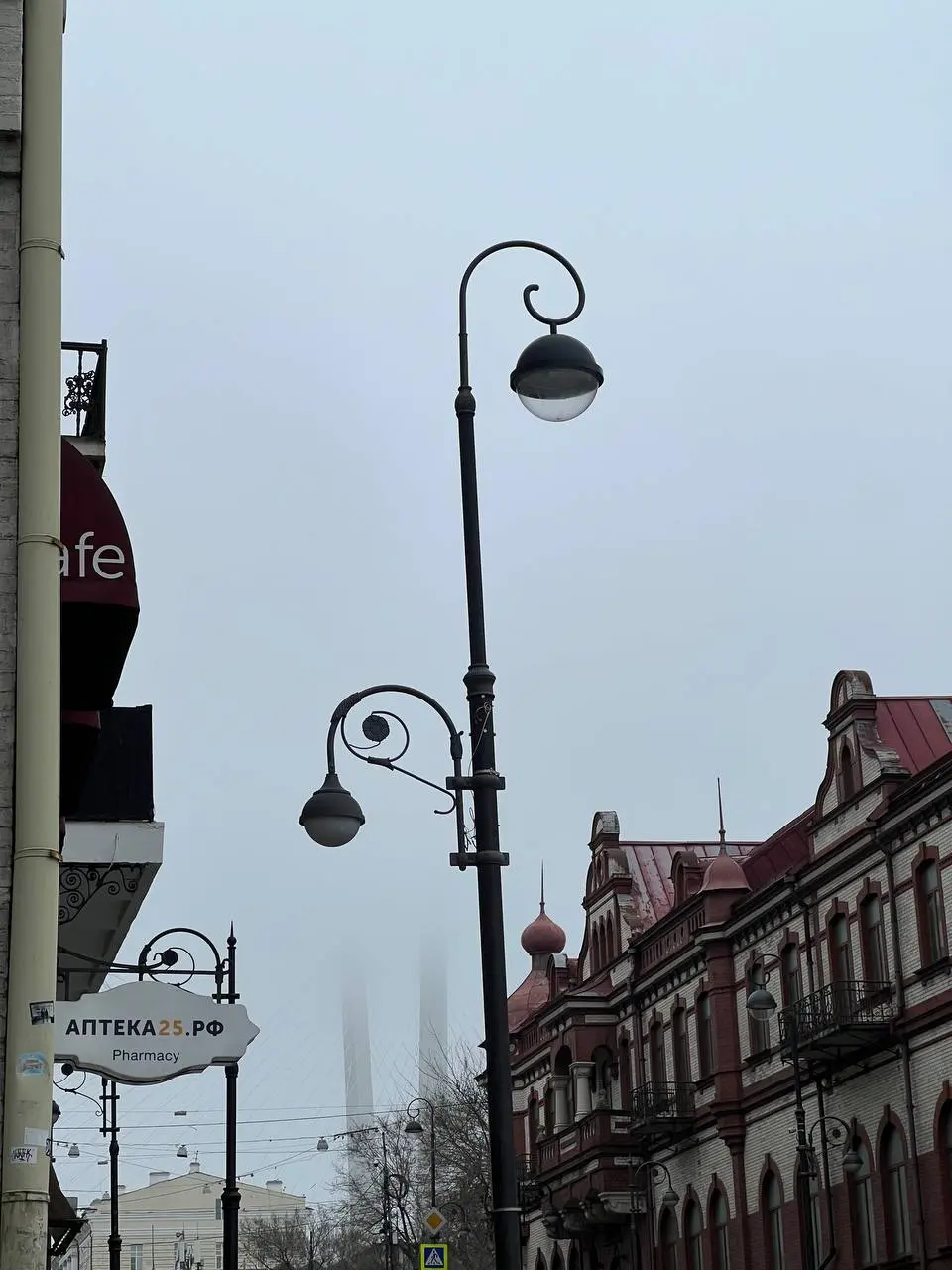 впечатления от Владивостока + что посмотреть
не ожидала от города абсолютно ничего, но ощущения после себя он оставил приятные
🌃 что важно знать


все здания супер разные | Сетка — социальная сеть от hh.ru