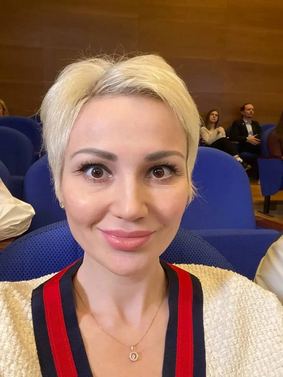 15 апреля на конференции по психиатрии отметила одну вещь, с которой люди потом приходят в терапию.
Многим хочется простого объяснения своего состояния | Сетка — социальная сеть от hh.ru