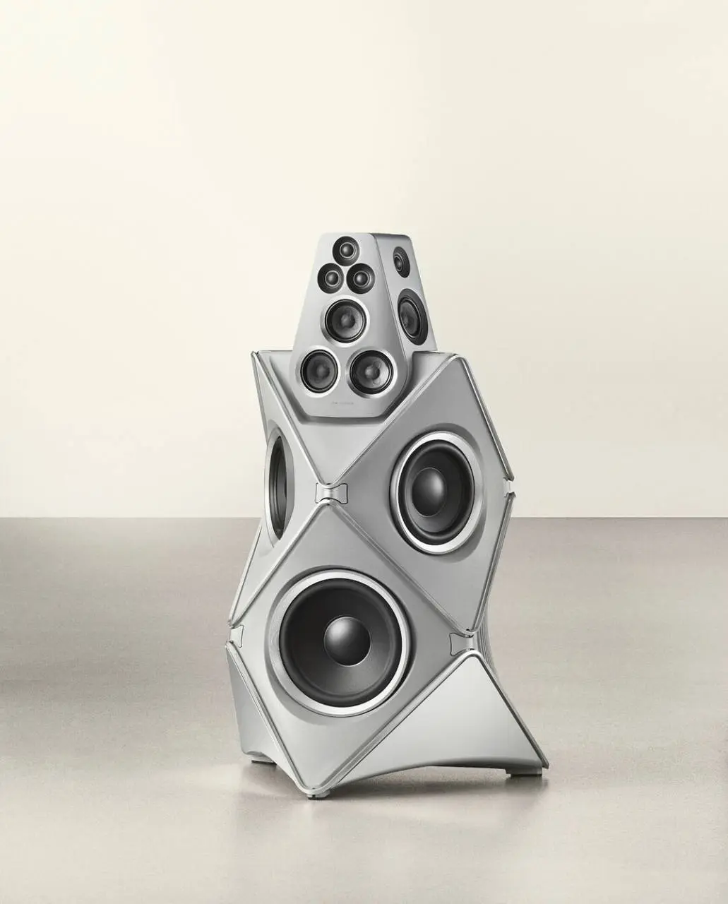 Bang&Olufsen празднует 100-летний юбилей вот такой шикарной премиальной серией колонной Atelier 😶
Розовое дерево, алюминий, звук фай-класса и футуристичный дизайн
Цену даже не пишу, чтобы никого не см... | Сетка — социальная сеть от hh.ru