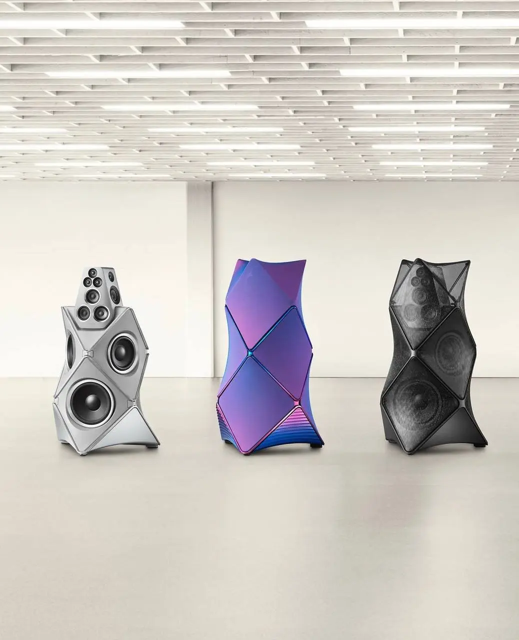 Bang&Olufsen празднует 100-летний юбилей вот такой шикарной премиальной серией колонной Atelier 😶
Розовое дерево, алюминий, звук фай-класса и футуристичный дизайн
Цену даже не пишу, чтобы никого не см... | Сетка — социальная сеть от hh.ru