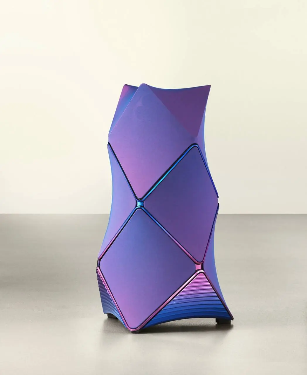 Bang&Olufsen празднует 100-летний юбилей вот такой шикарной премиальной серией колонной Atelier 😶
Розовое дерево, алюминий, звук фай-класса и футуристичный дизайн
Цену даже не пишу, чтобы никого не см... | Сетка — социальная сеть от hh.ru