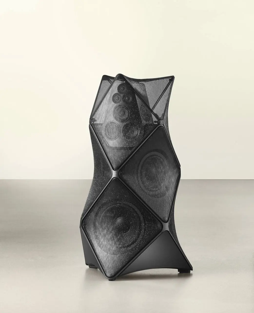 Bang&Olufsen празднует 100-летний юбилей вот такой шикарной премиальной серией колонной Atelier 😶
Розовое дерево, алюминий, звук фай-класса и футуристичный дизайн
Цену даже не пишу, чтобы никого не см... | Сетка — социальная сеть от hh.ru