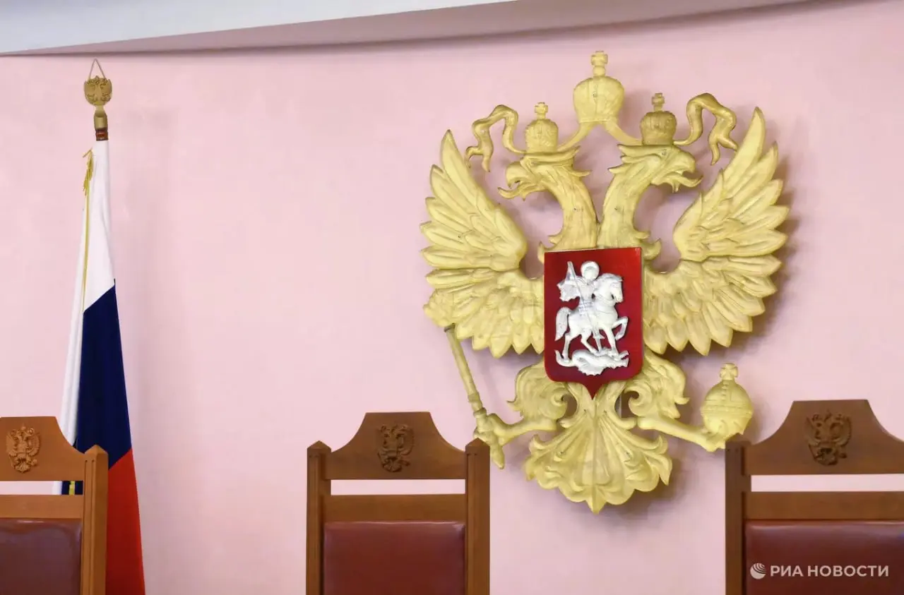 Верховный суд РФ использовал ИИ для подготовки разъяснений
Как передают РИА Новости со ссылкой на судью ВС РФ Вячеслава Горшкова, ИИ-решение использовалось при работе над проектом нового постановления... | Сетка — социальная сеть от hh.ru