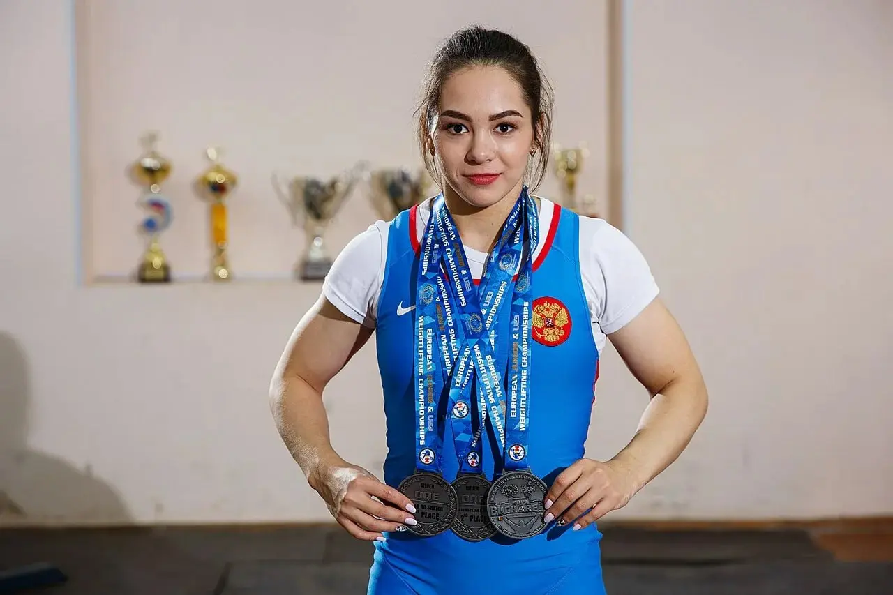 Россиянка Ольга Тё завоевала бронзу чемпионата Европы по тяжелой атлетике
#Спорт #Уcпех #Бронза #Выводы #ОльгаТё #Европа | Сетка — социальная сеть от hh.ru