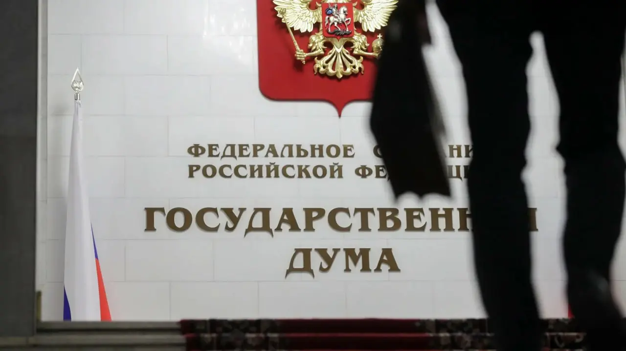 Госдума приняла во втором чтении законопроект о запрете сгенерированных ИИ изображений, видео и голоса людей в агитационных программах
Использование созданных ИИ изображений и голоса физлица в агитаци... | Сетка — социальная сеть от hh.ru